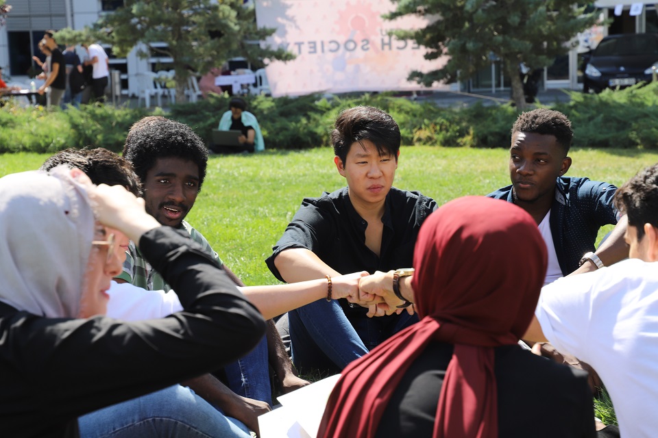 International Student Applications for 2021-2022 Undergraduate Programs Begin on March 8!