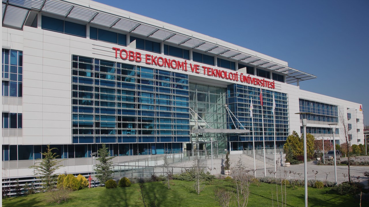 Cüneyt Özdemir TOBB ETÜ'de!