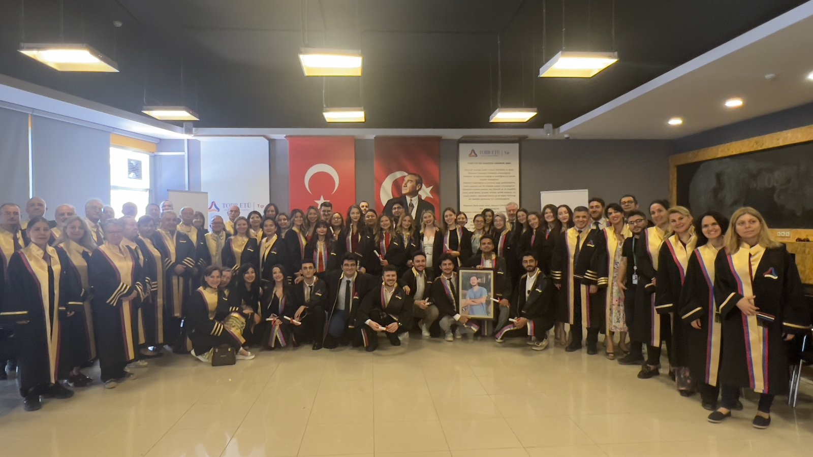 2023-2024 TOBB ETÜ Tıp Fakültesi Mezunları El Verme Töreni Gerçekleşti